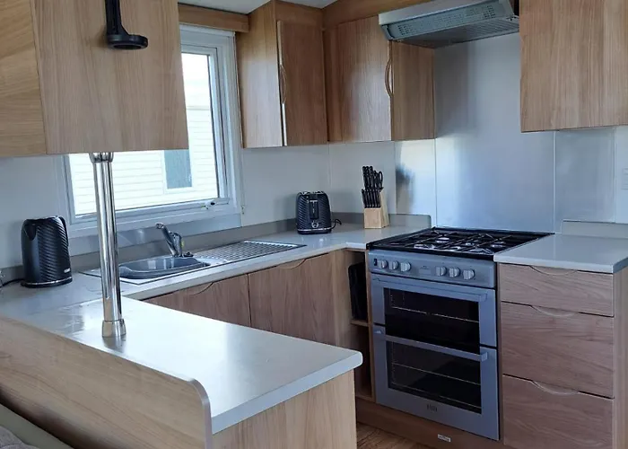 Lyons Robin Hood Caravan Rhyl Sbw 26